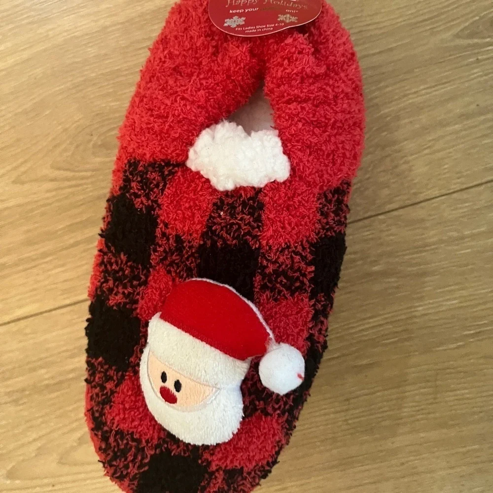 Set of 2 Cozy Christmas Slipper Socks – Fuzzy Babba & Legale – Size 4–10